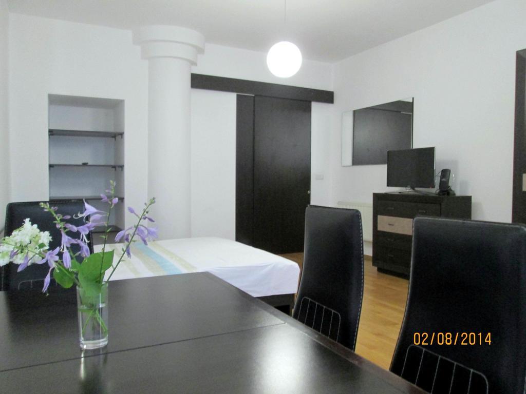 Apartment In The Centre Of إلفيف الغرفة الصورة